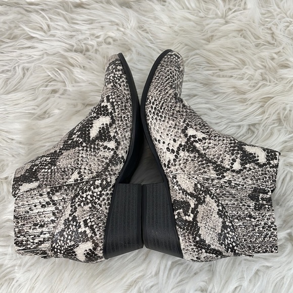 UNIONBAY TIPPER Ankle Booties Faux Snakeskin Print Almond Toe Size 8 - Picture 7 of 13
